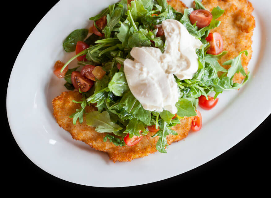 Breaded chicken with mixed greens and tomatoes
